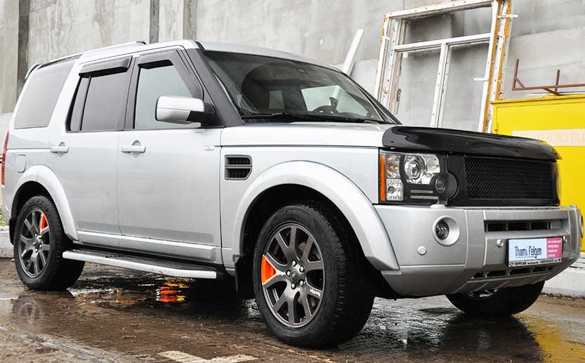 Land Rover Discovery 3 с покрашенными дисками